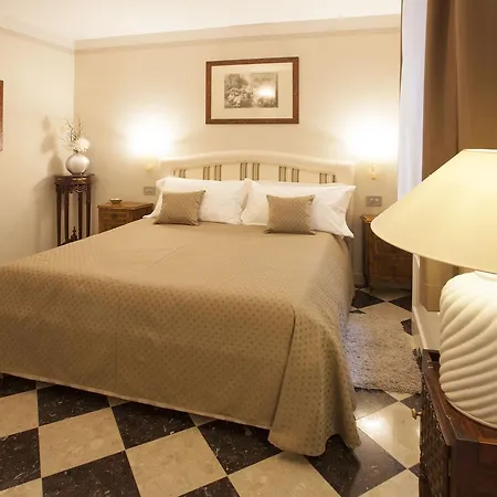 Martins De Luxe 아파트호텔 라벤나