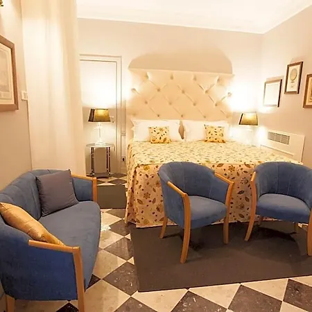 Martins De Luxe Aparthotel 4*