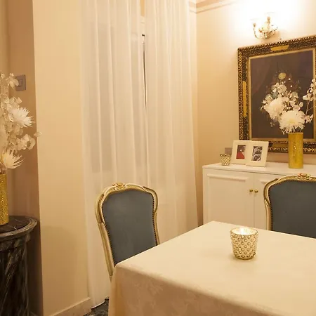 Martins De Luxe Aparthotel 4*